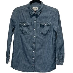 Old Navy size XL. Blue, Boyfriend fit longsleeve button up with 2 front pockets